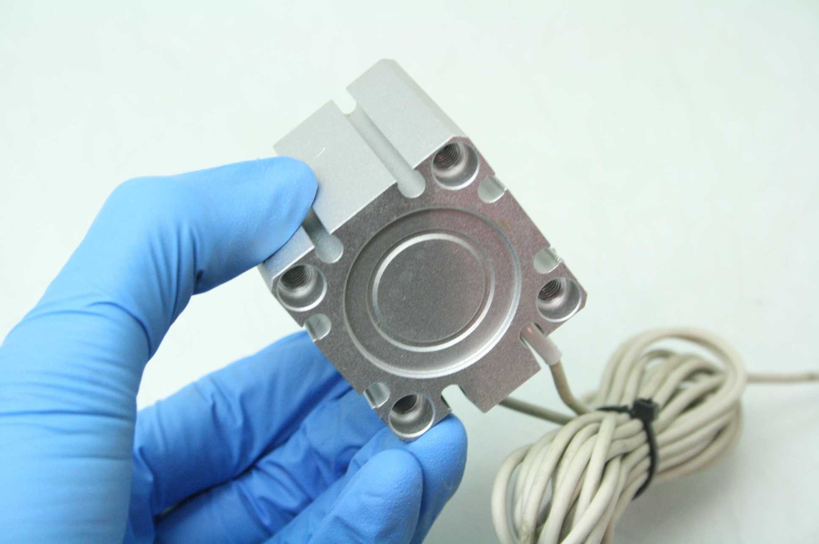 Koganei CDAS32x15 Pneumatic Air Cylinder 32mm Bore x 15mm Stroke ZE155 Switches - Used - Image 5