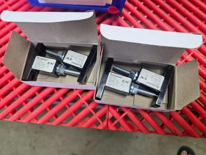 Lot of (2 Pairs) New Littelfuse LSCR001 Bolt Down Fuse Holder - New - Image 5