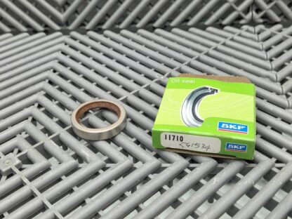 Lot of 3 New SKF 11710 Joint Radial Oil Seal 1.188" ID, 1.56" OD, 0.313" Width - New - Image 5