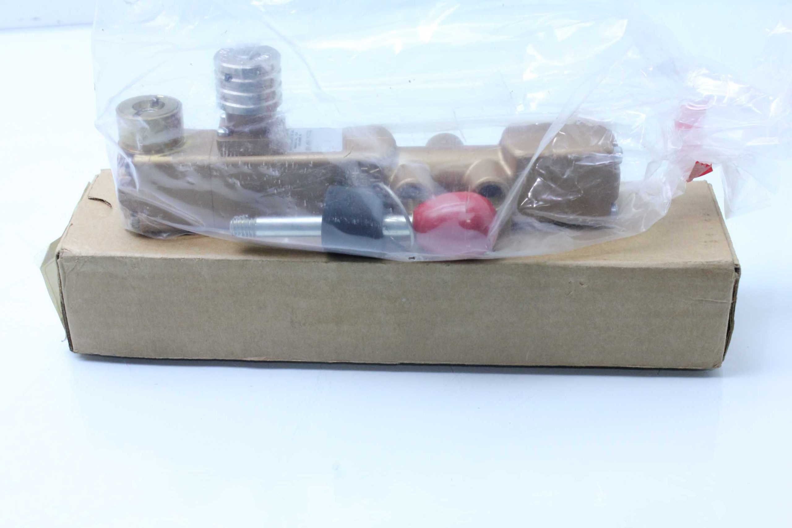 NIB Versa VPA-4302-S19906 1/4" NPT Latching Directional Control Valve - New - Image 8