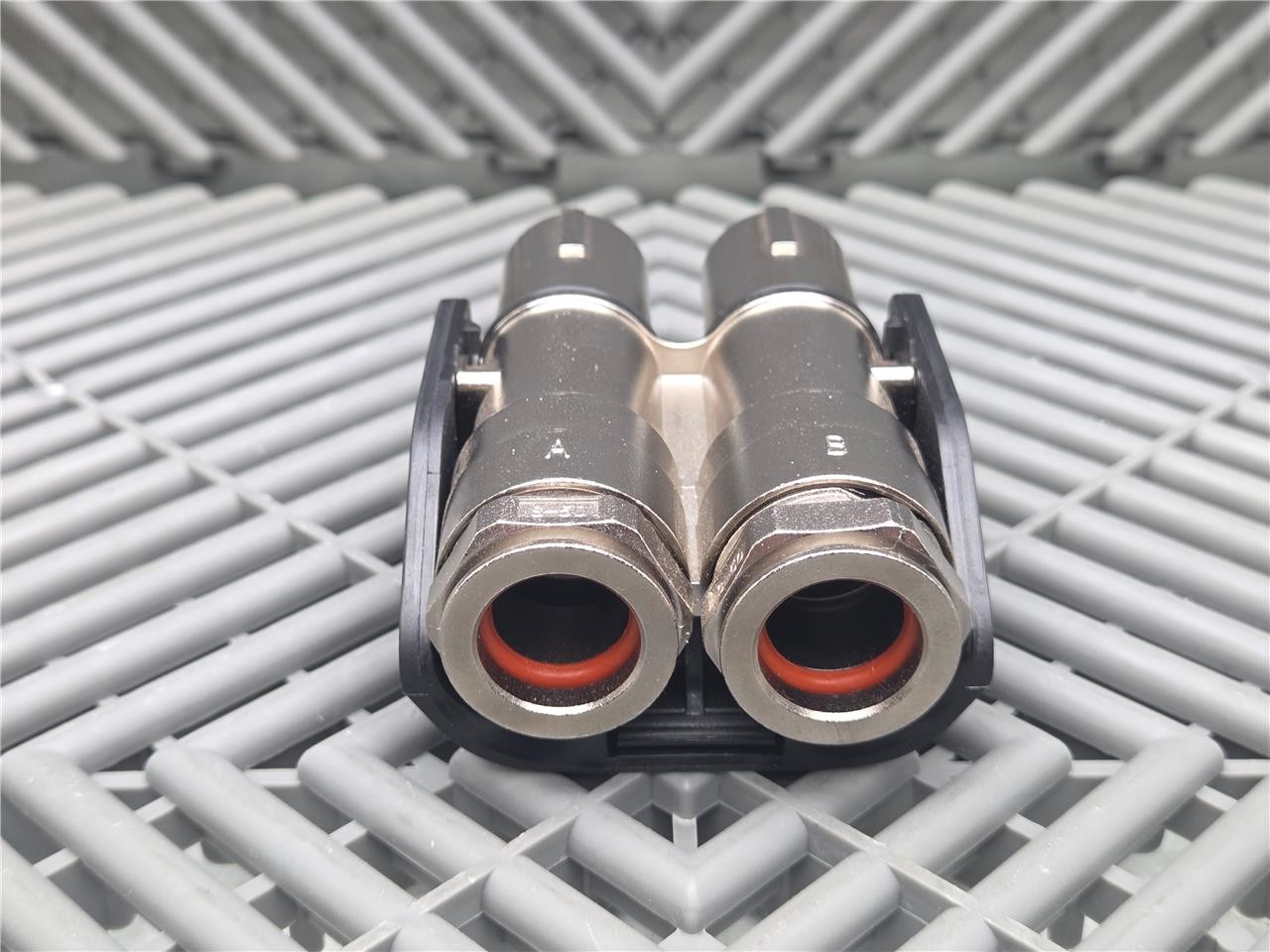 New Amphenol PL182X-301-70-5 PowerLok 2 Pole Connector - New - Image 3