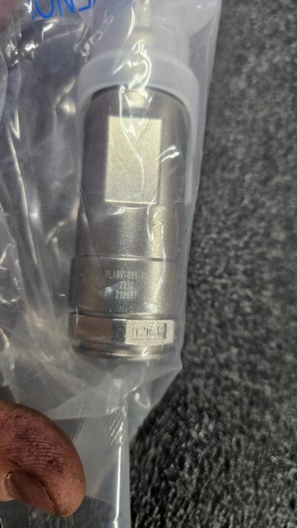 New Amphenol PL18V-301-70 PowerLok Connector - New - Image 14