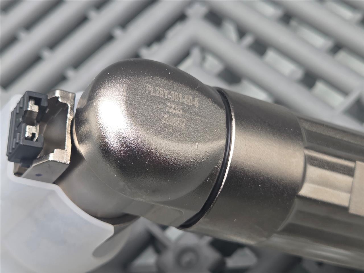 New Amphenol PL28Y-301-50-5 PowerLok Right Angle Connector - New - Image 13