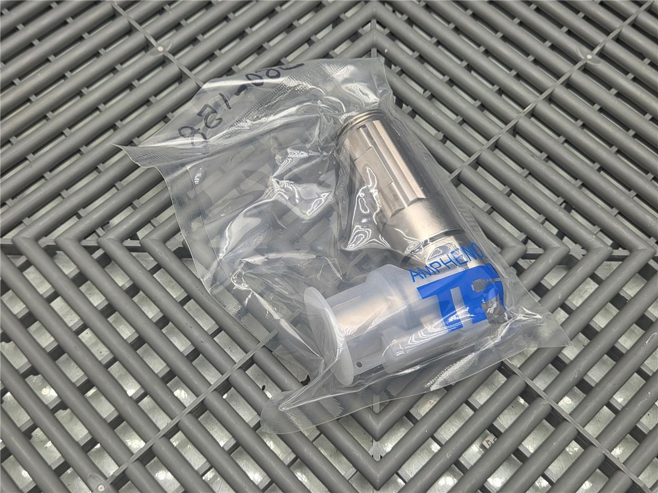 New Amphenol PL28Y-301-50-5 PowerLok Right Angle Connector - New - Image 3