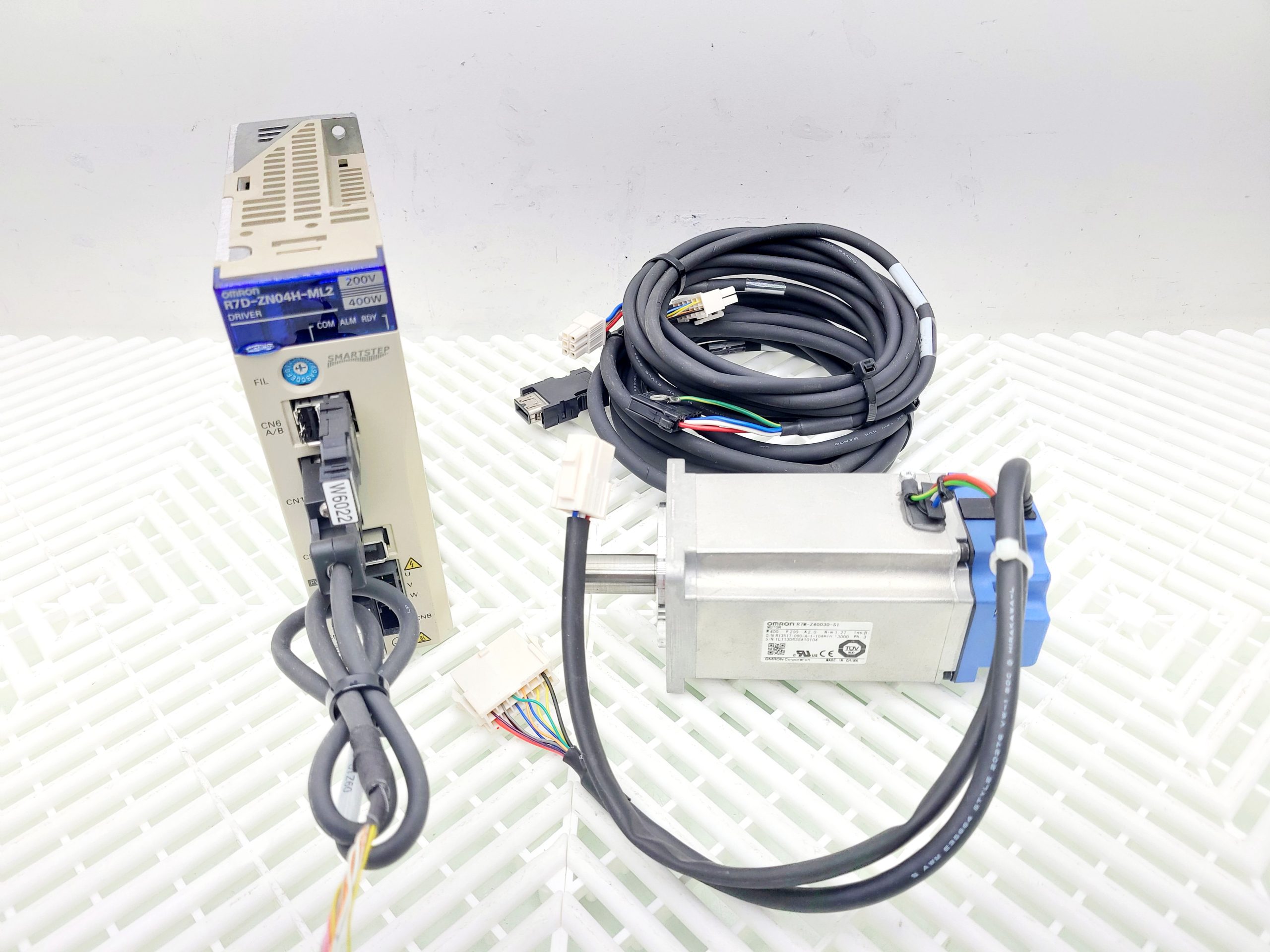 Omron R7D-ZN04H-ML2 Servo Drive w/ Omron R7M-Z40030-S1 Servo Motor - Used - Image 13