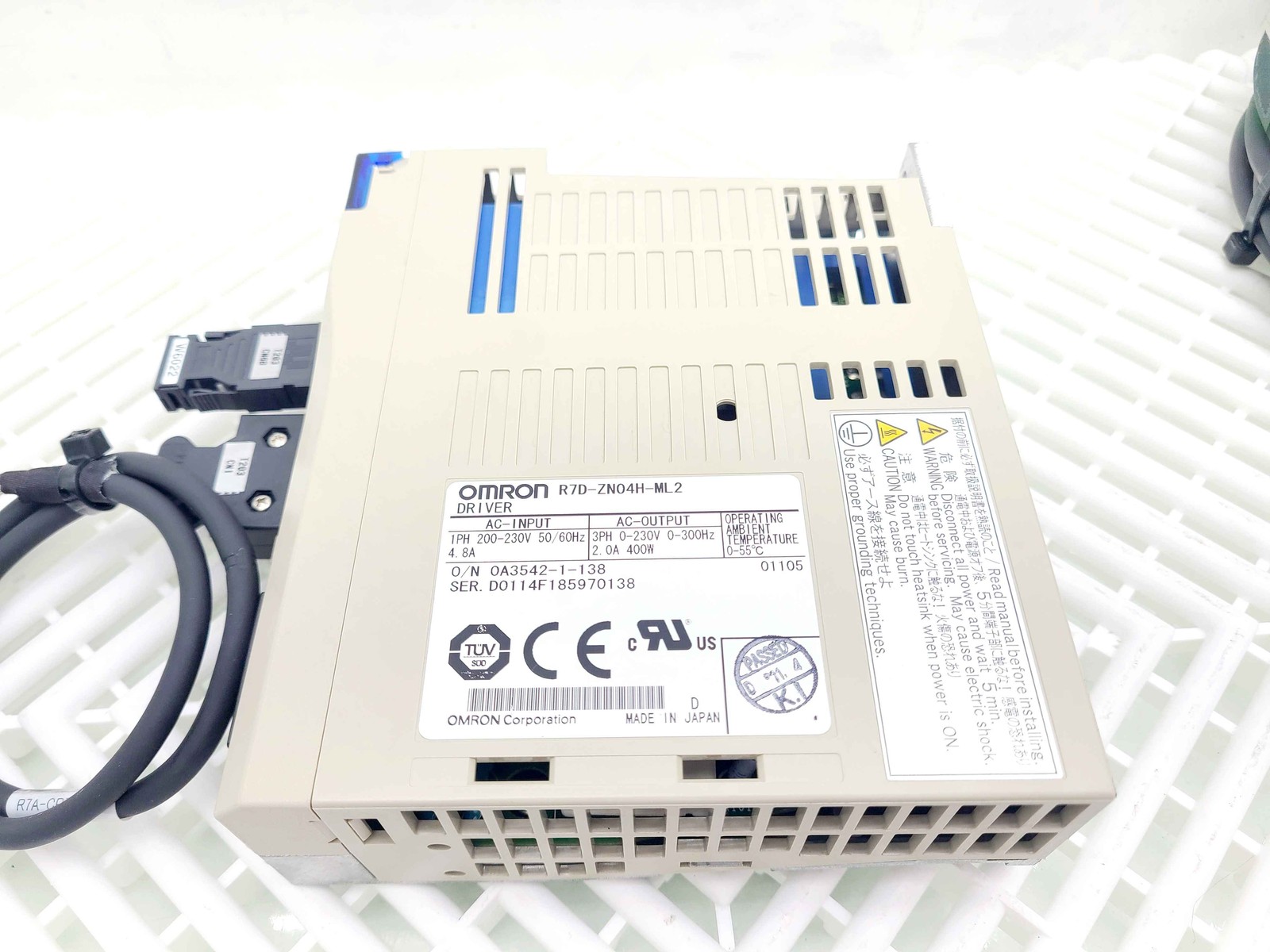 Omron R7D-ZN04H-ML2 Servo Drive w/ Omron R7M-Z40030-S1 Servo Motor - Used - Image 3