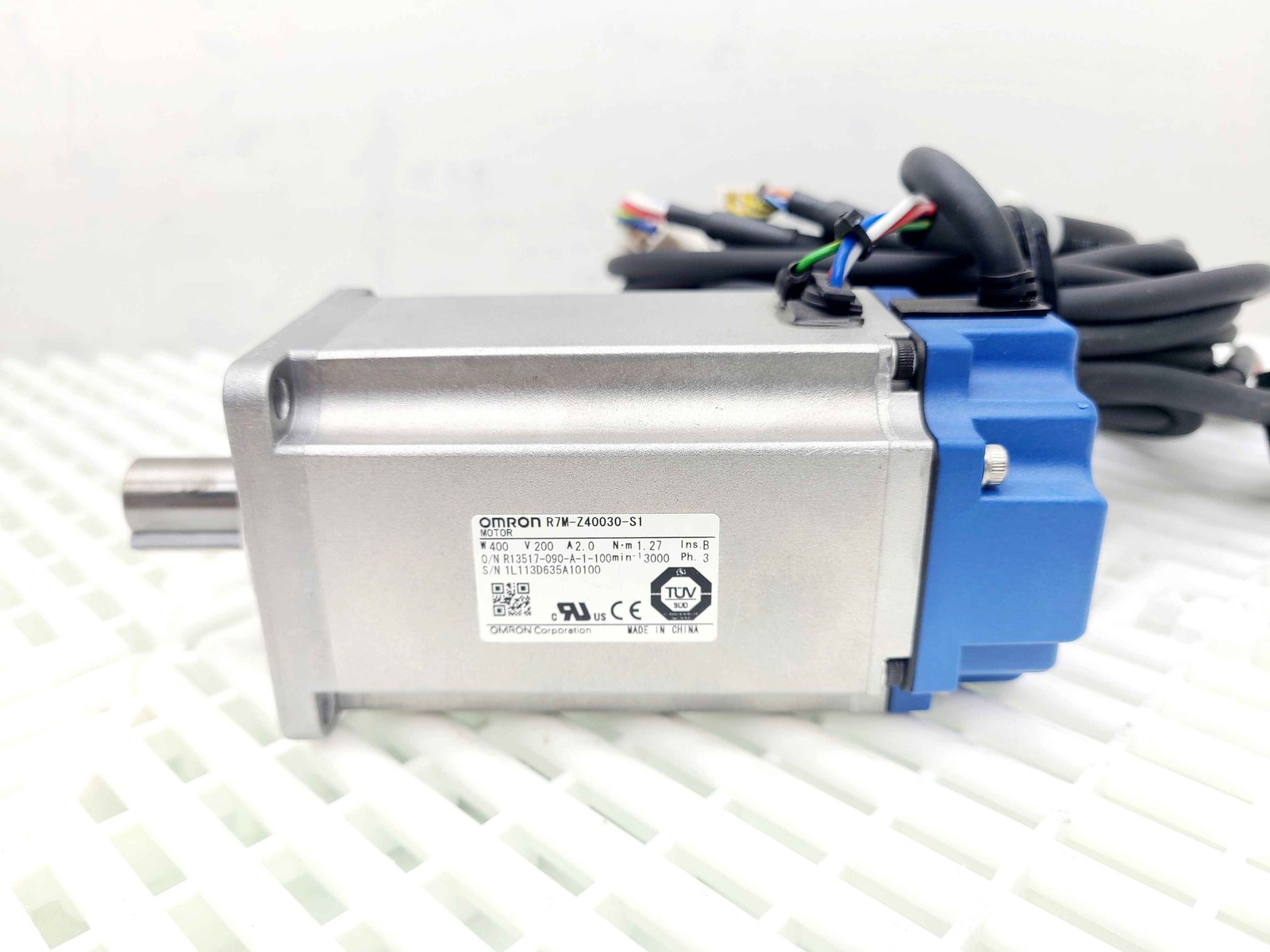 Omron R7D-ZN04H-ML2 Servo Drive w/ Omron R7M-Z40030-S1 Servo Motor - Used - Image 6