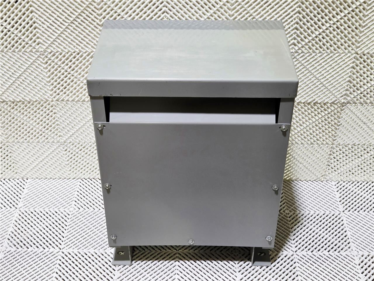 On-Line Power IC015B0500I3 Iso-Care 15KVA Dry Type Transformer 208V to 208Y/120V - Used - Image 10