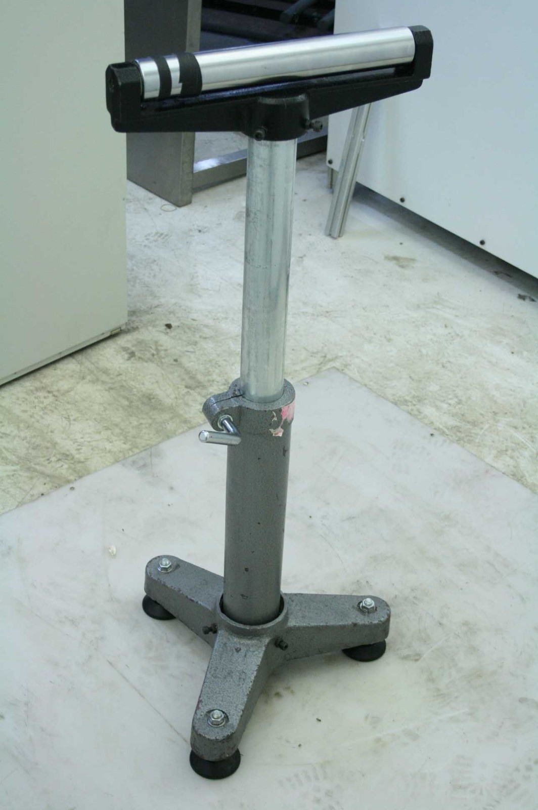 Precision Tripod Mount for Metrology Lasers and Equipment / Roller Stand / 40" - Used - Image 3