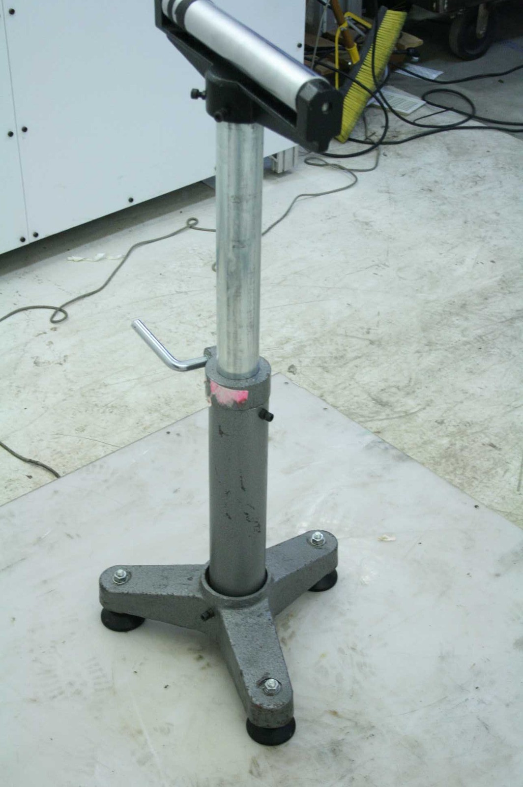 Precision Tripod Mount for Metrology Lasers and Equipment / Roller Stand / 40" - Used - Image 4