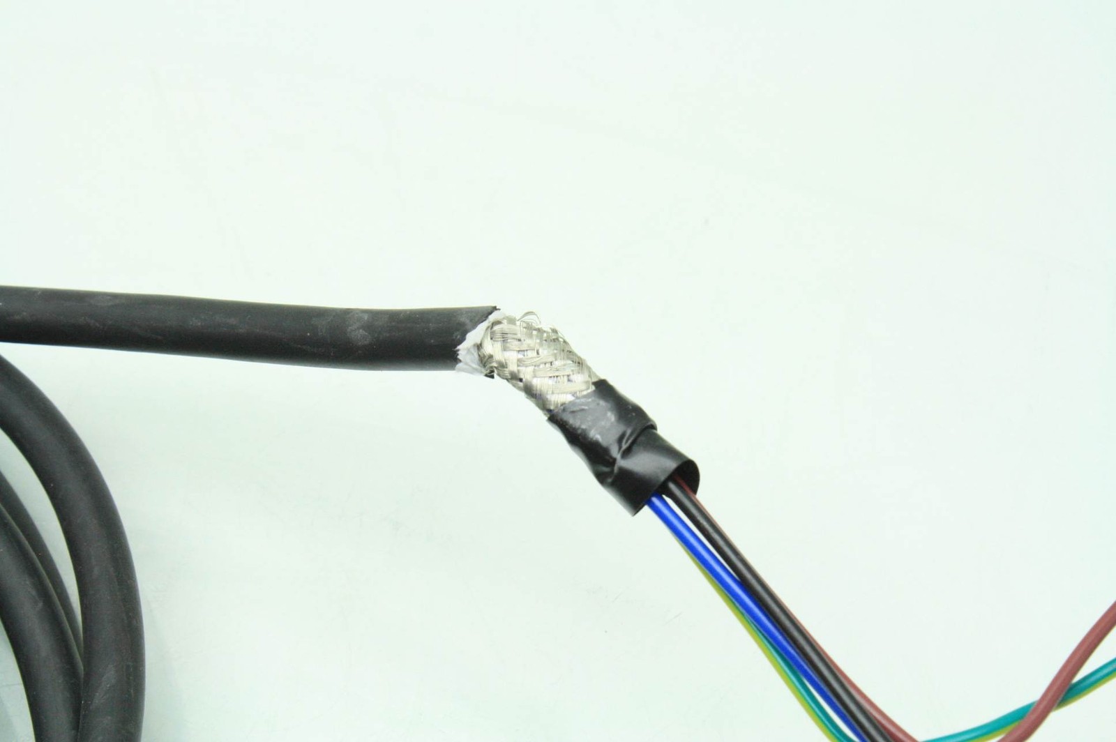 RSI Robotic Systems RSI-KCVP1S-06.0 Allen Bradley Servo Motor Power Cable 6m - Used - Image 3