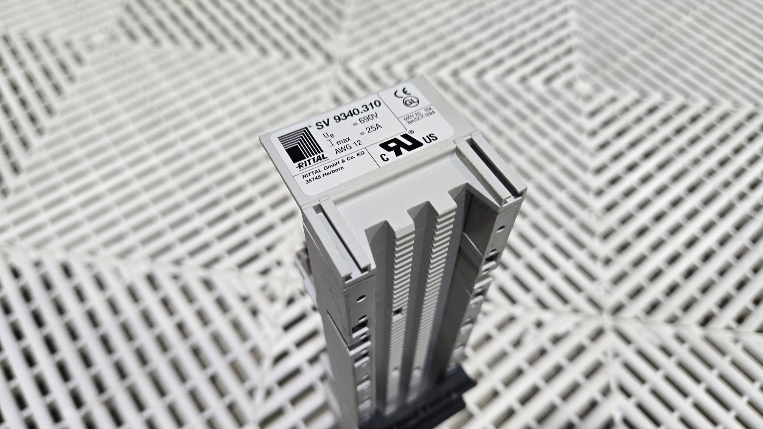 Rittal SV 9340.310 3-Phase 25A 690V DIN Rail Bus Bar Adapter - Used - Image 13