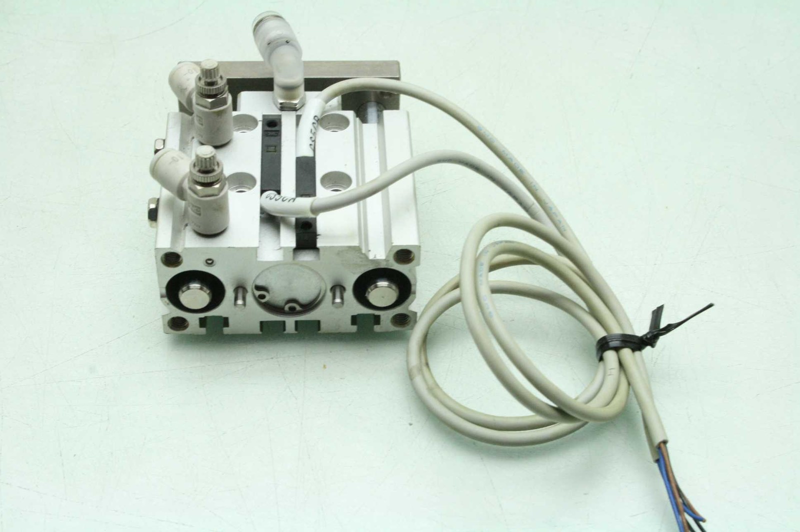 SMC 13-MGPL16-20 Pneumatic Guided Air Cylinder 16mm Bore x 20mm Stroke - Used - Image 4