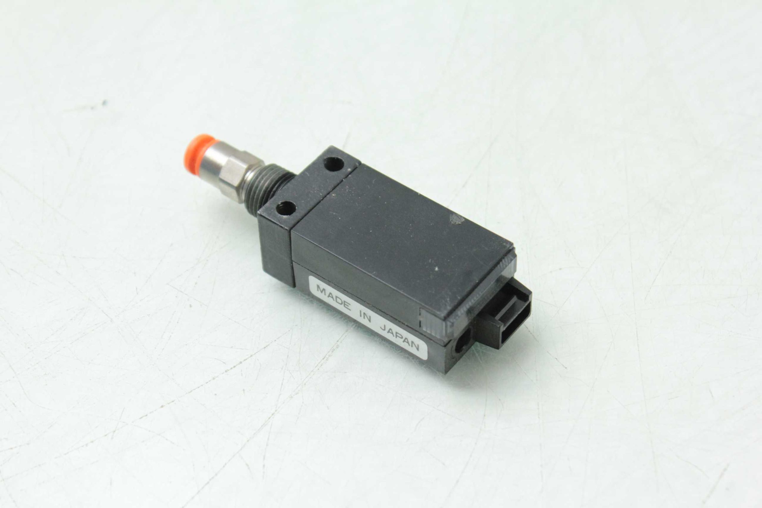 SMC NISE2-T1 Compact Pressure Switch 145 PSI 12-24V DC / 5/32" In - Used - Image 11