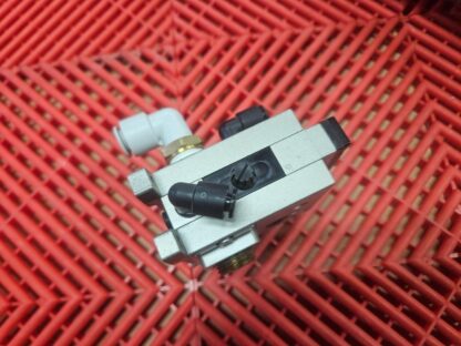 SMC ZM073H-A5LZ-E19C Vacuum Generator with ZSE-00-19CN Ejector Switch - Used - Image 9