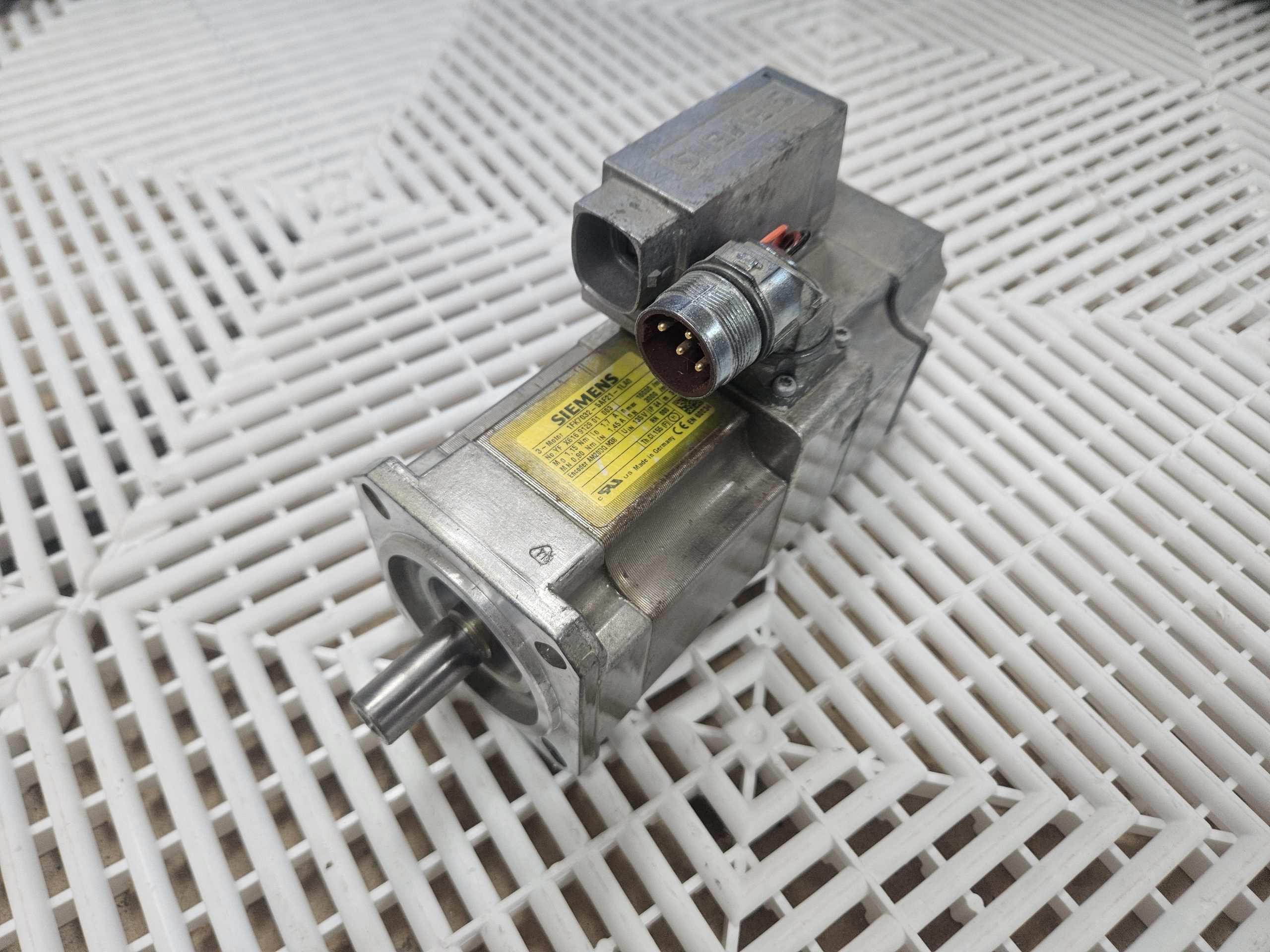 Siemens 1FK7032-5AF21-1LA0 Servo Motor 0.31kW 3000 RPM - Used - Image 11