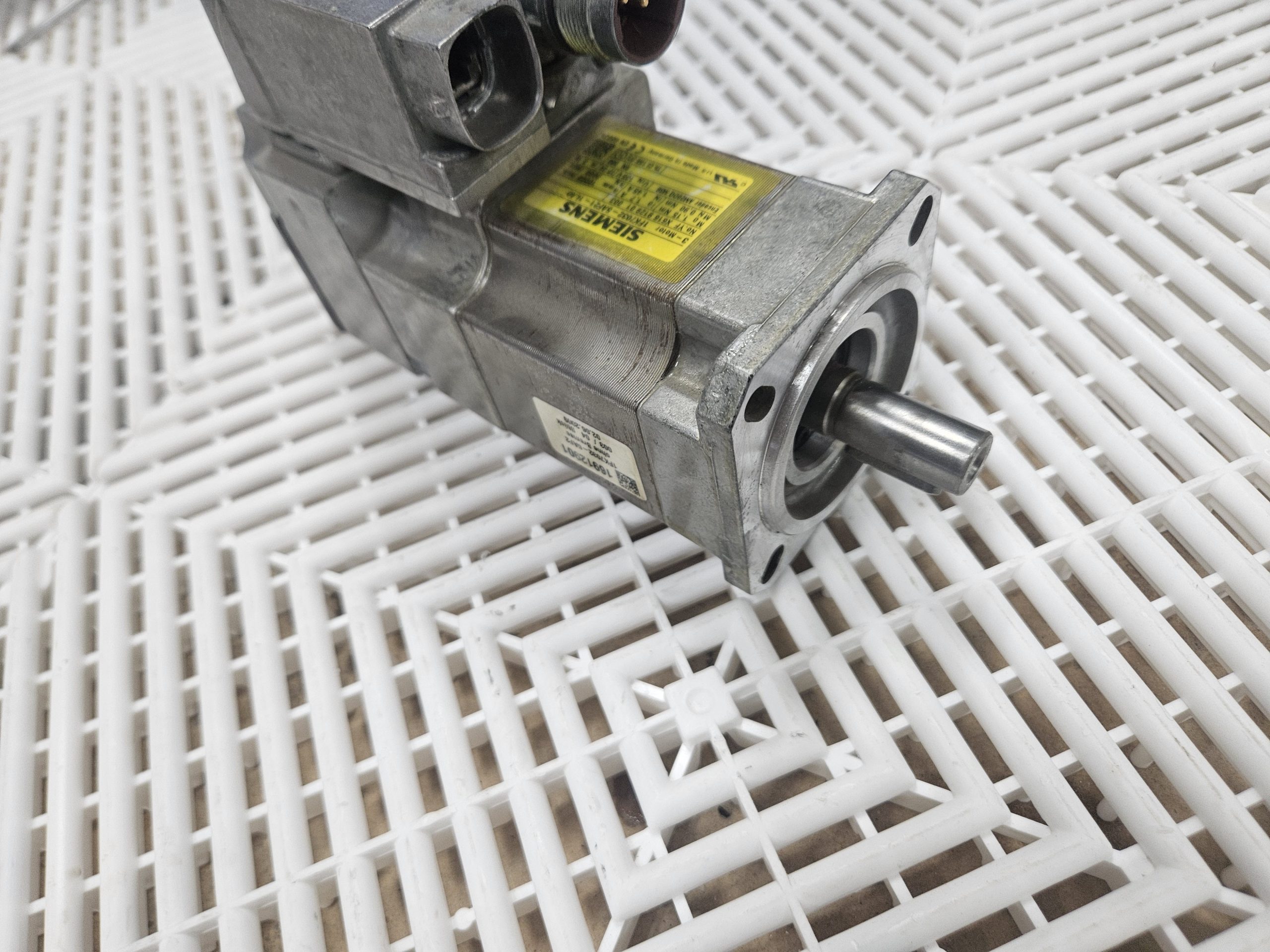 Siemens 1FK7032-5AF21-1LA0 Servo Motor 0.31kW 3000 RPM - Used - Image 12