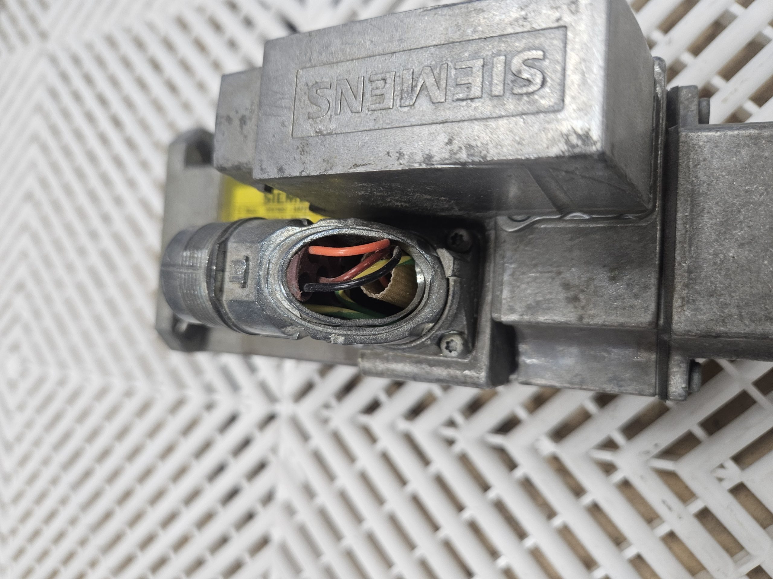 Siemens 1FK7032-5AF21-1LA0 Servo Motor 0.31kW 3000 RPM - Used - Image 18