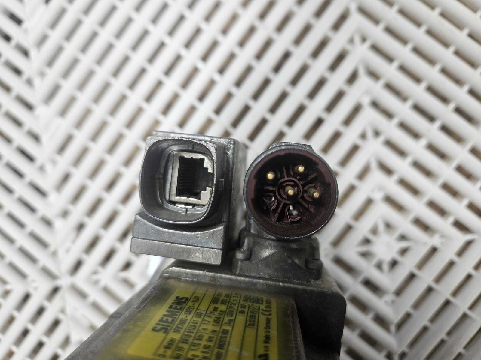 Siemens 1FK7032-5AF21-1LA0 Servo Motor 0.31kW 3000 RPM - Used - Image 8