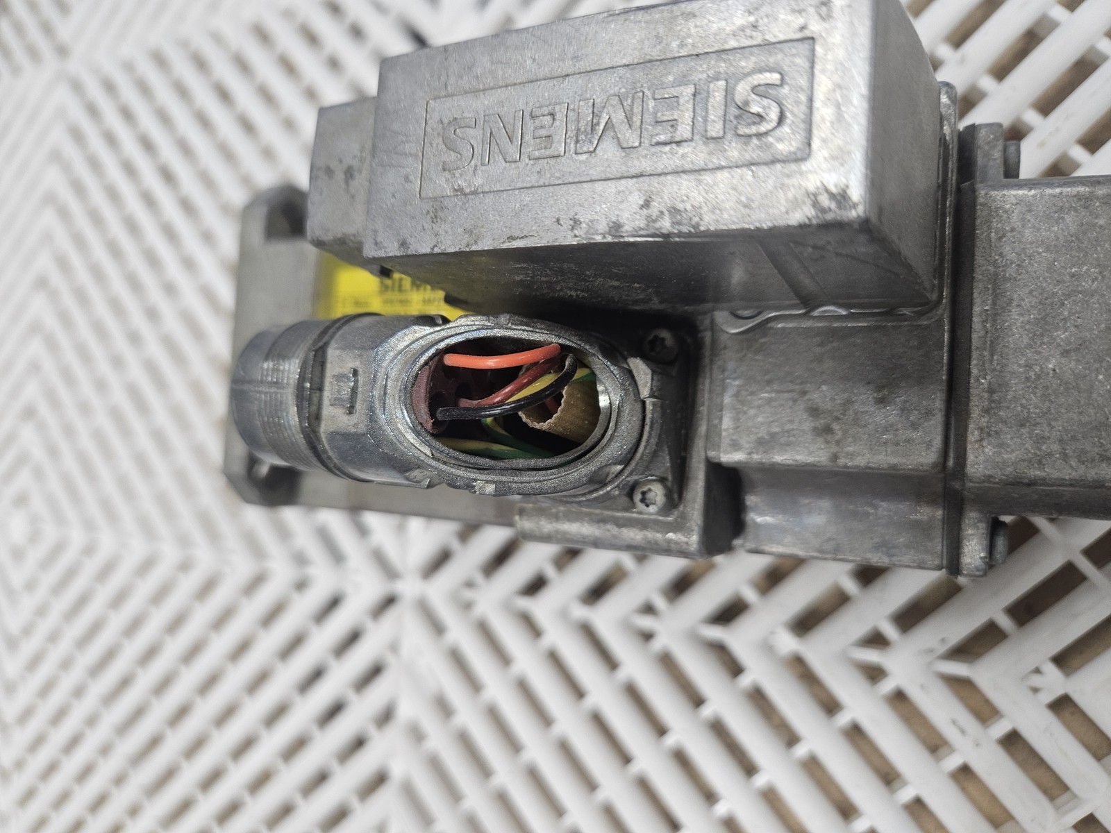 Siemens 1FK7032-5AF21-1LA0 Servo Motor 0.31kW 3000 RPM - Used - Image 9