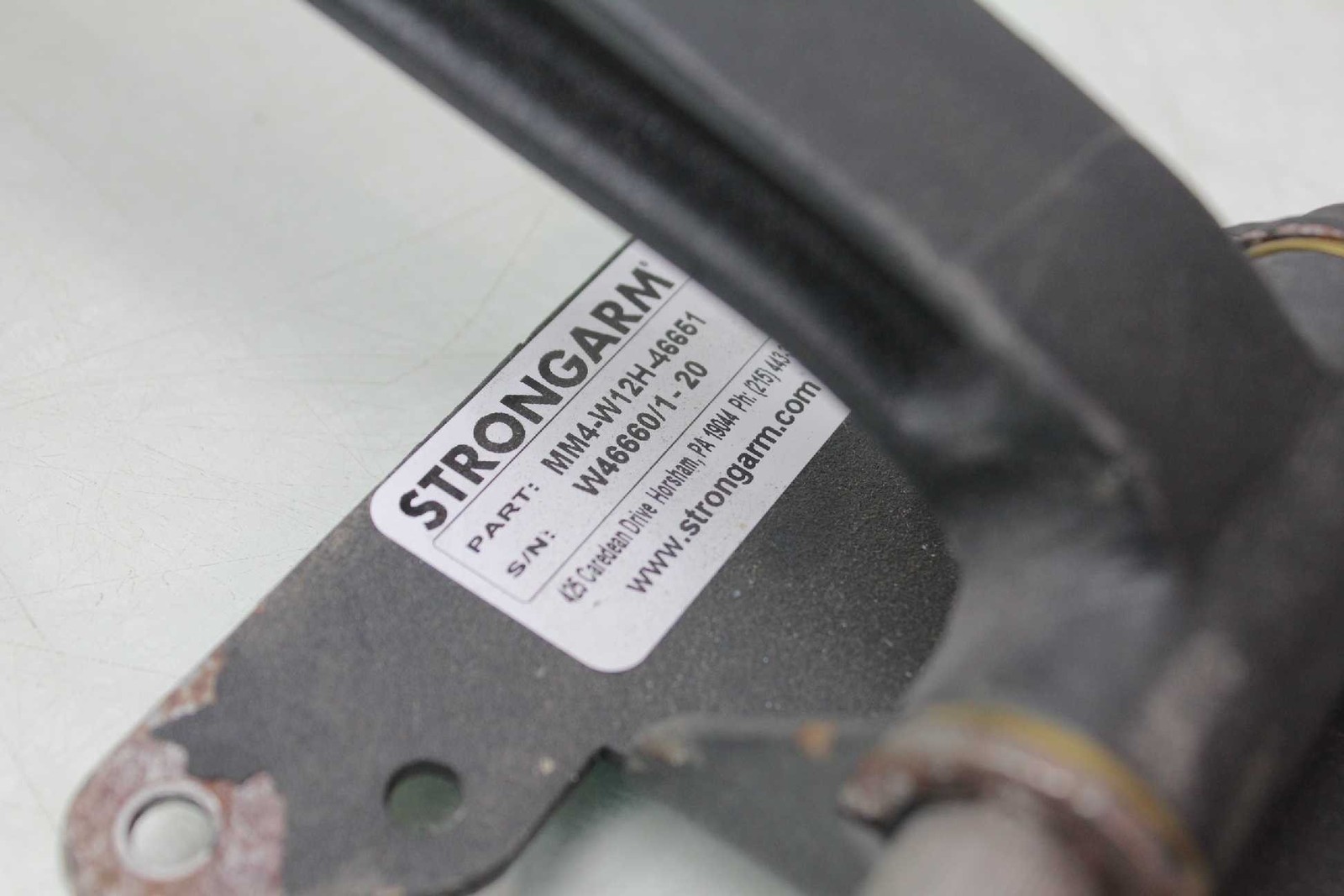 Strongarm MM4-W12H-46651 MightyMount 34" Articulating Monitor Arm Used - Used - Image 13