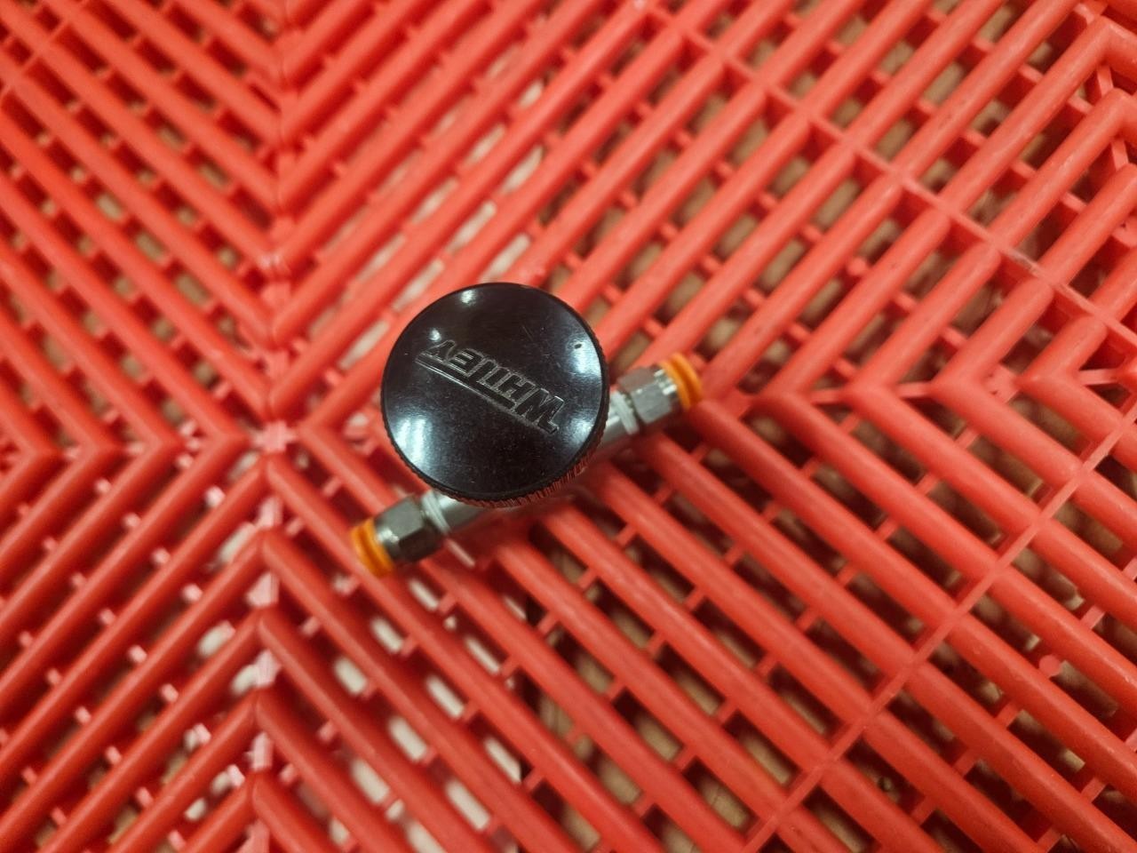 Swagelok / Whitey SS-1RF2 Manual Needle Valve 5000 PSI / 316 SS / 1/8" NPT - Used - Image 4