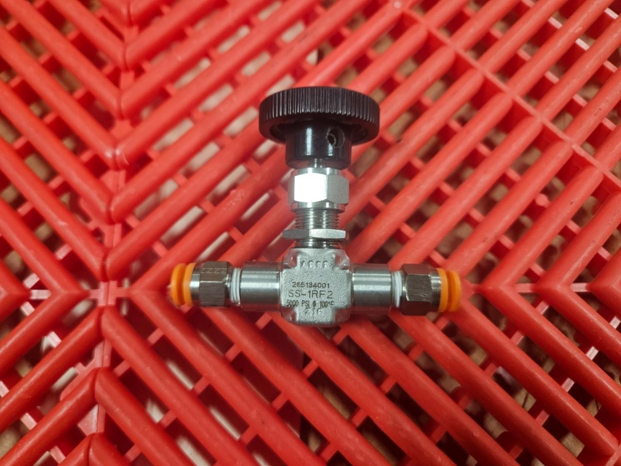 Swagelok / Whitey SS-1RF2 Manual Needle Valve 5000 PSI / 316 SS / 1/8" NPT - Used - Image 5