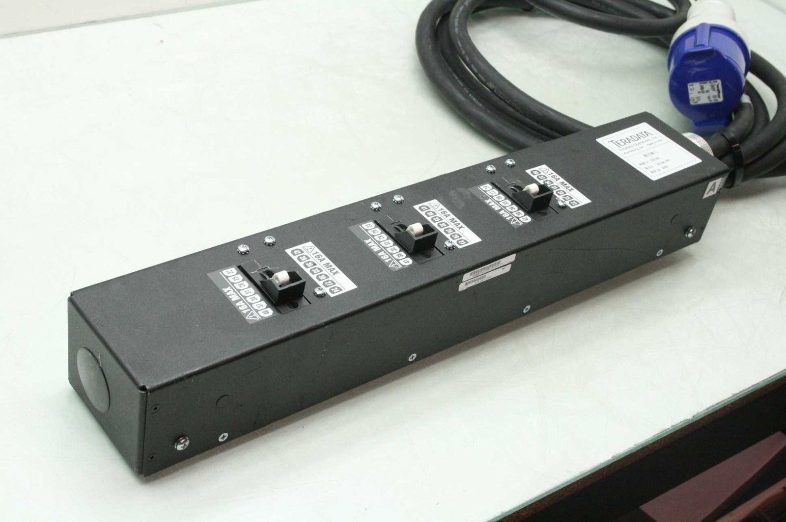 TeraData 315-0611052 PDU, 3-Outlet Power Strip 200-240V 16A w/ Walther 230 306 - Used - Image 12