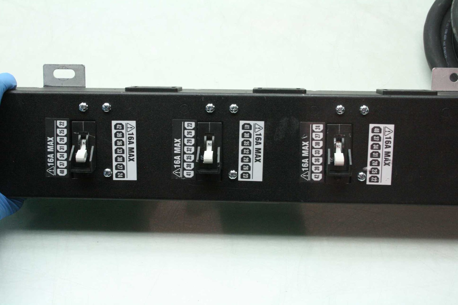 TeraData 315-0611052 PDU, 3-Outlet Power Strip 200-240V 16A w/ Walther 230 306 - Used - Image 5