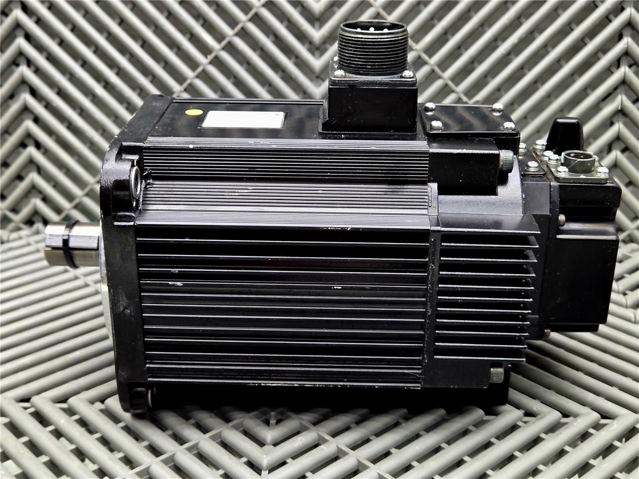 Yaskawa SGMRS-13A2A-YR11 AC Servo Motor 1.75HP, 8.34Nm, 200V, 14.0A, 1500rpm - Used - Image 17