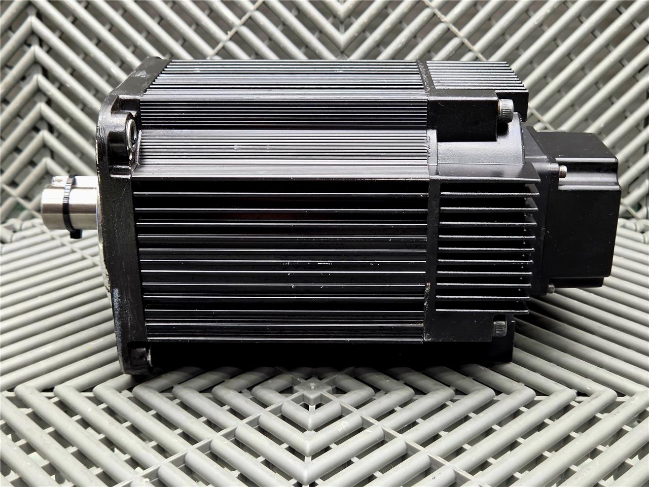 Yaskawa SGMRS-13A2A-YR11 AC Servo Motor 1.75HP, 8.34Nm, 200V, 14.0A, 1500rpm - Used - Image 18