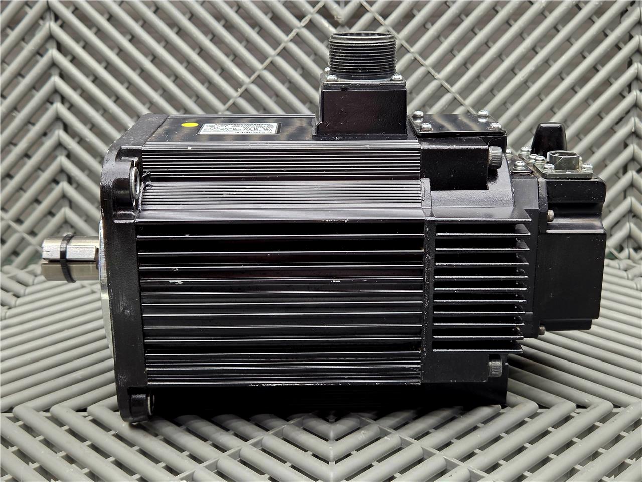 Yaskawa SGMRS-13A2A-YR11 AC Servo Motor 1.75HP, 8.34Nm, 200V, 14.0A, 1500rpm - Used - Image 19