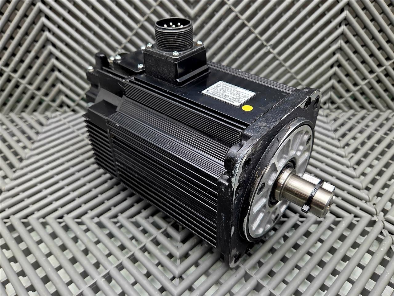 Yaskawa SGMRS-13A2A-YR11 AC Servo Motor 1.75HP, 8.34Nm, 200V, 14.0A, 1500rpm - Used - Image 3
