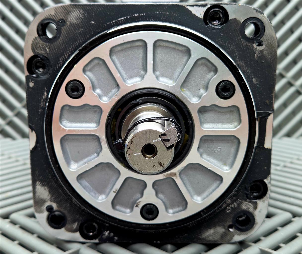 Yaskawa SGMRS-13A2A-YR11 AC Servo Motor 1.75HP, 8.34Nm, 200V, 14.0A, 1500rpm - Used - Image 22