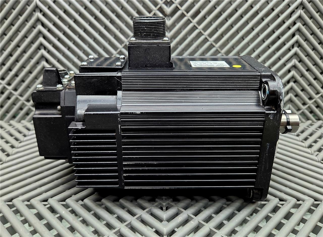 Yaskawa SGMRS-13A2A-YR11 AC Servo Motor 1.75HP, 8.34Nm, 200V, 14.0A, 1500rpm - Used - Image 4