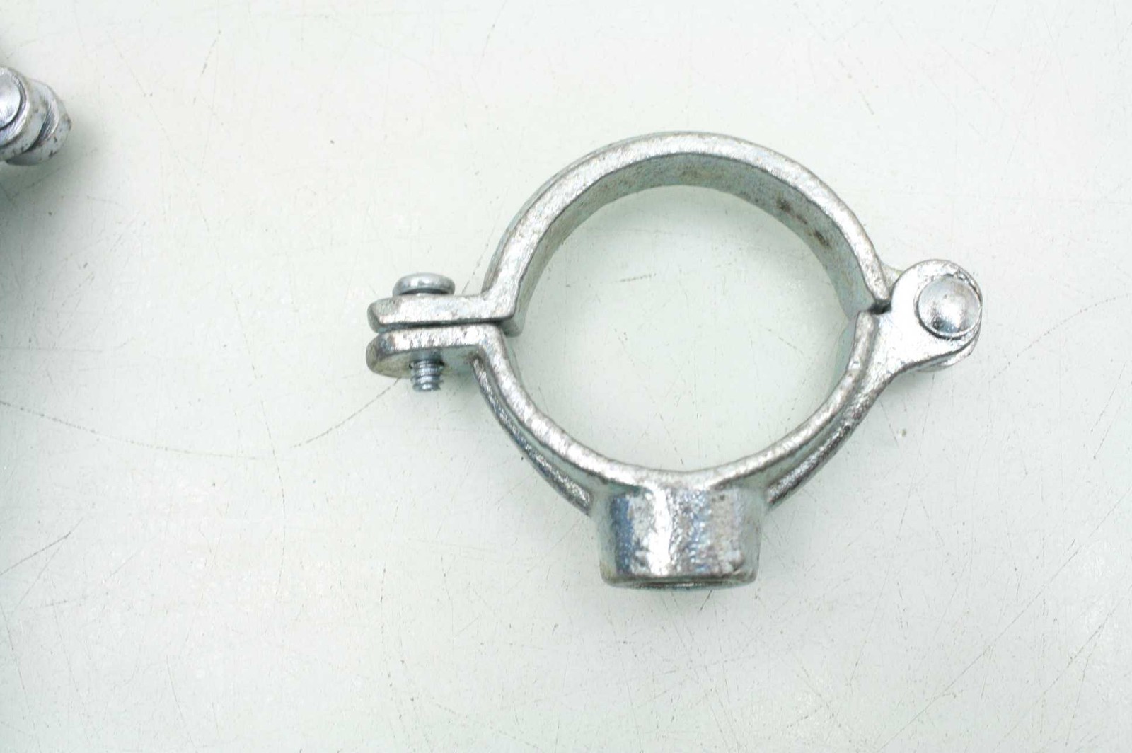 10 Steel 1-1/4" Hinged Threaded Rod Conduit / Pipe Hangers 1/2"-13 Threads - Used - Image 3