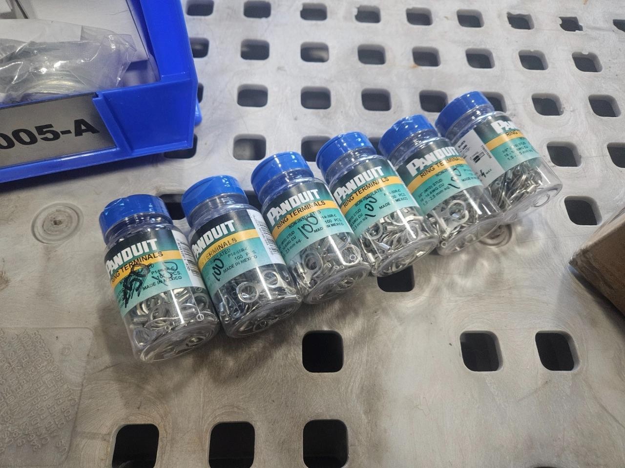 (100) New Panduit P14-38R-C Ring Terminal 14-18 AWG Crimp 3/8" Hole - New - Image 3