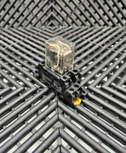 14 Eaton Cutler-Hammer D7PA2 Max 15A / 240V DPDT Relay Socket Base D7PR2A - Used - Image 3