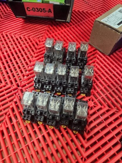 14 Eaton Cutler-Hammer D7PA2 Max 15A / 240V DPDT Relay Socket Base D7PR2A - Used