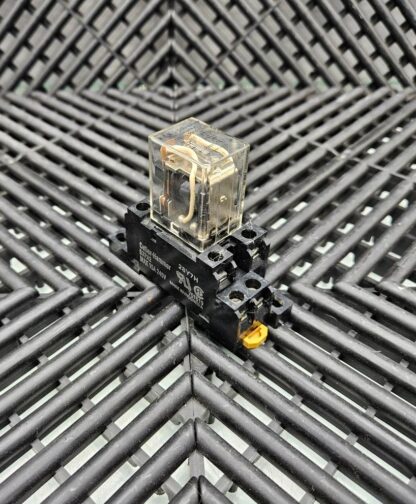 14 Eaton Cutler-Hammer D7PA2 Max 15A / 240V DPDT Relay Socket Base D7PR2A - Used - Image 8
