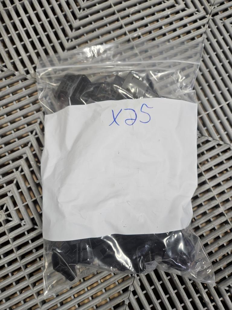 (25) HellermanTyton 151-01566 Panel Mount Wedge Clip Zip Tie Base - New - Image 13