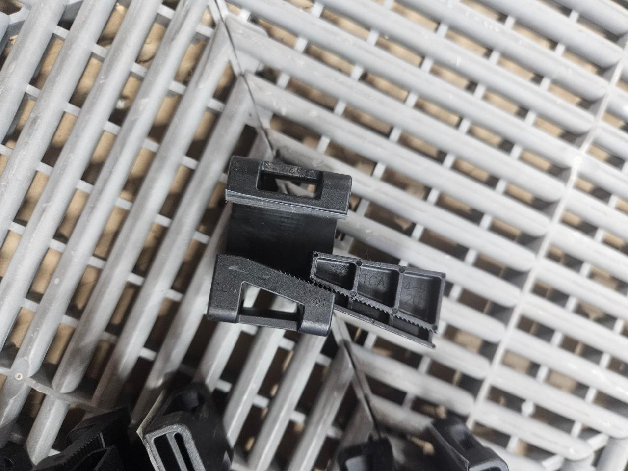 (25) HellermanTyton 151-01566 Panel Mount Wedge Clip Zip Tie Base - New - Image 7