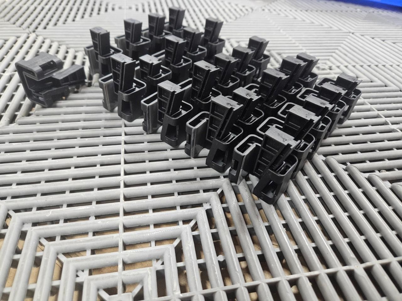 (25) HellermanTyton 151-01566 Panel Mount Wedge Clip Zip Tie Base - New - Image 8