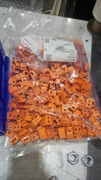 (295) New TE Connectivity 2103181-2 HVA280 Seal Retainer 2 Pole - New - Image 5