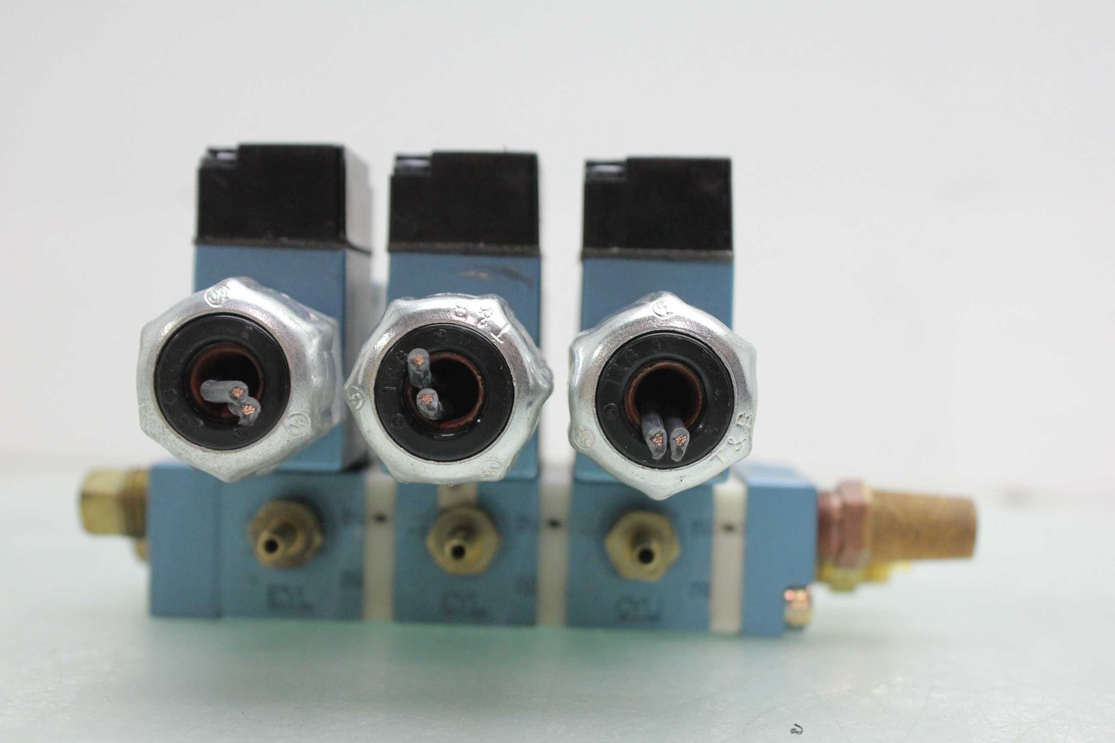 3 MAC 184B-111AAAA Single Acting Solenoid Pneumatic Valves 120V AC Coil 1/8" NPT - Used - Image 4
