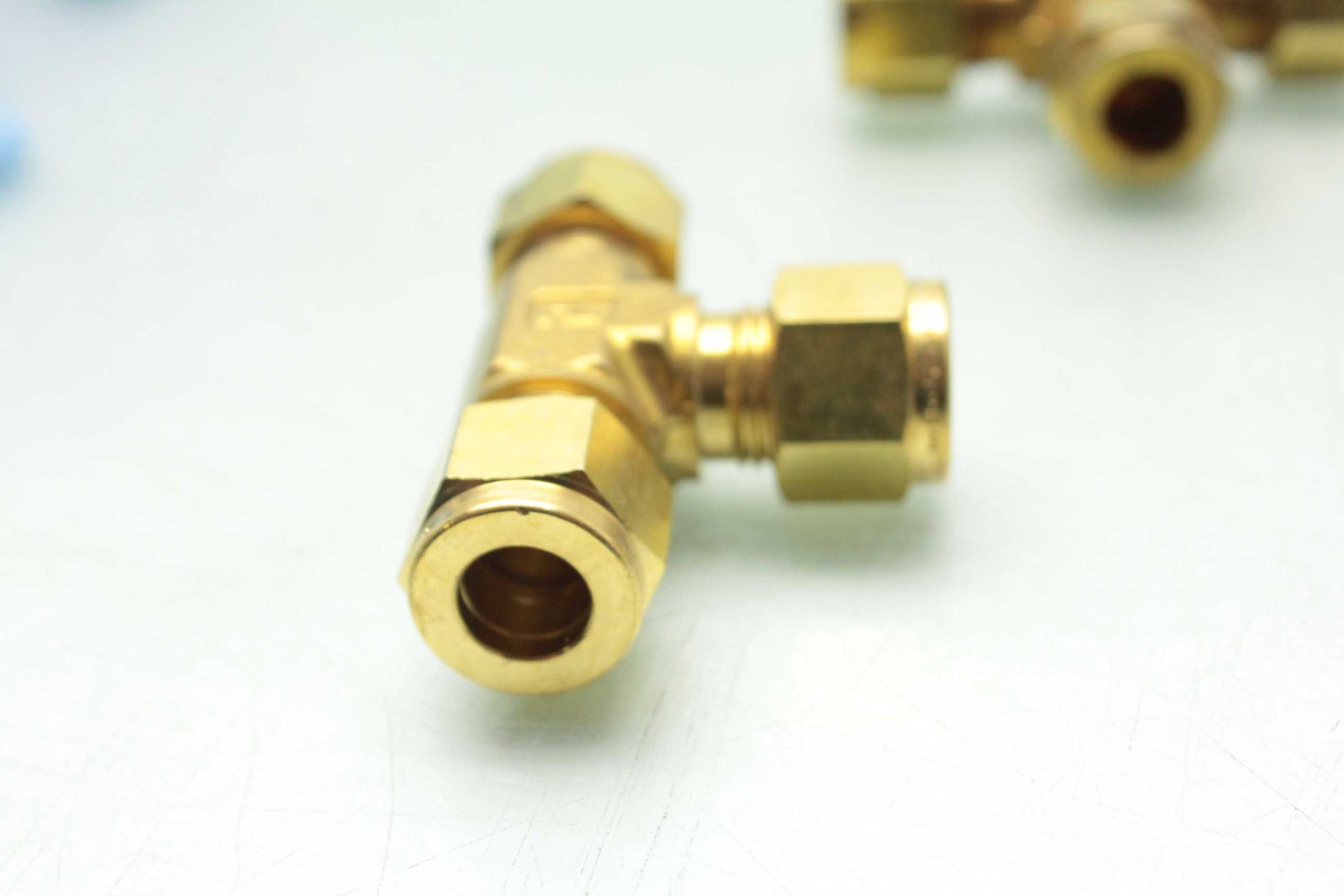 4 New Parker 6-6 JBZ-B Tube Union Tees / Brass / B-600-3 / 3/8" - New - Image 12