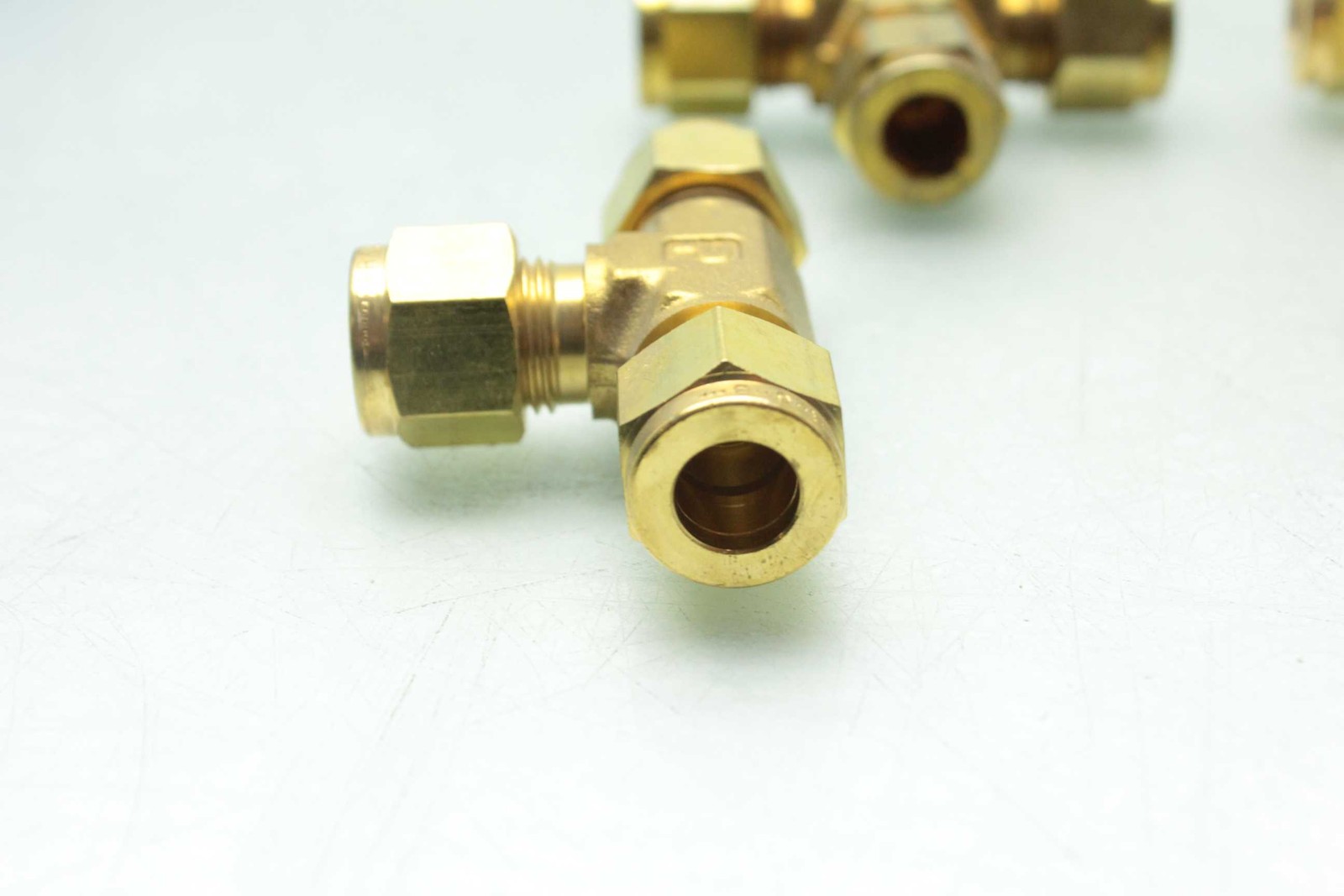 4 New Parker 6-6 JBZ-B Tube Union Tees / Brass / B-600-3 / 3/8" - New - Image 3