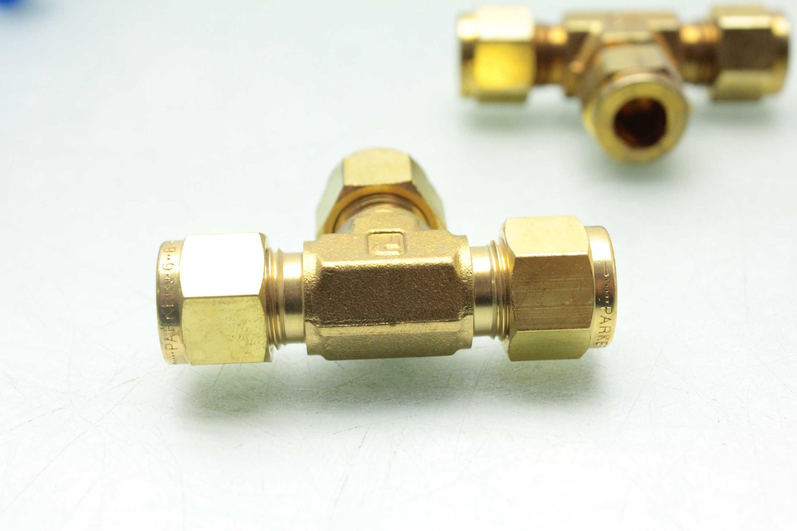 4 New Parker 6-6 JBZ-B Tube Union Tees / Brass / B-600-3 / 3/8" - New - Image 4