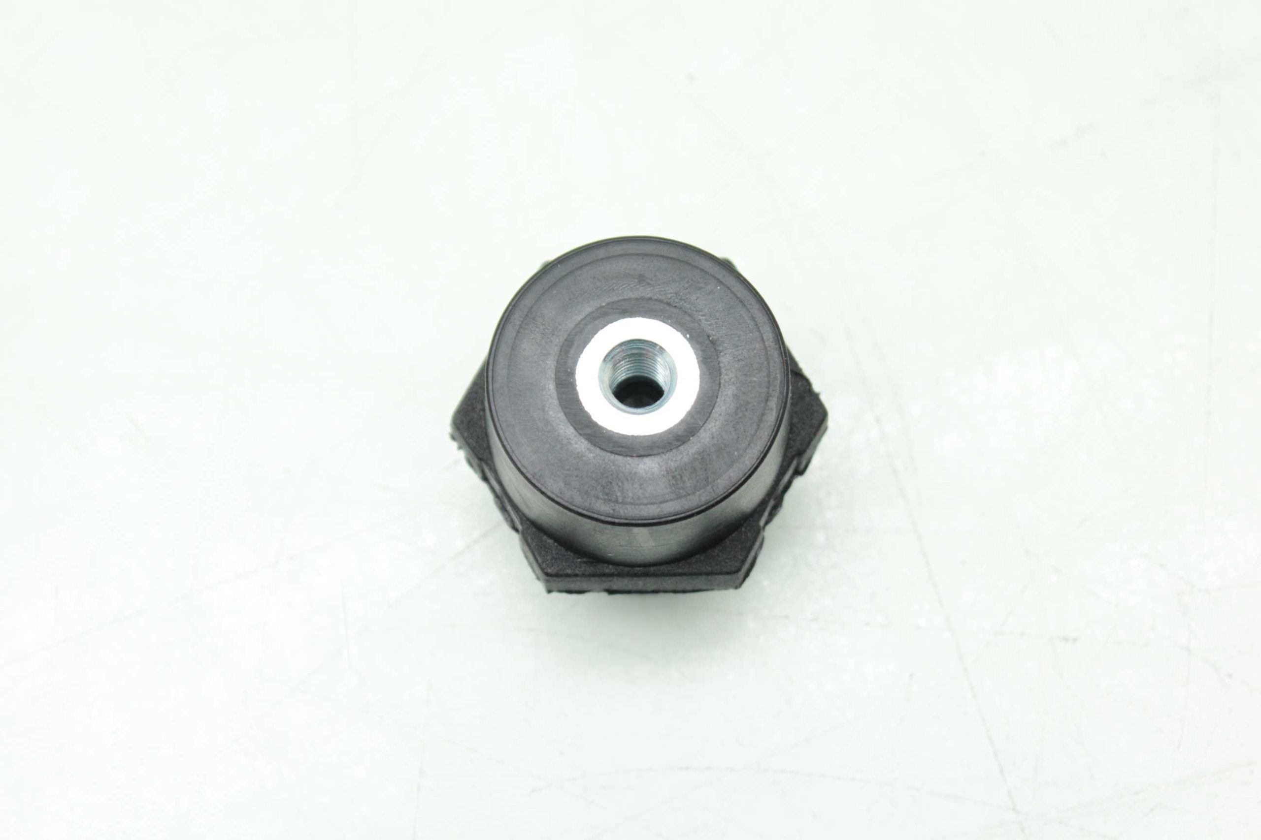 (4x) New Erico ISOTP30M6 M6 Insulators Standoffs ISO-TP Insulation 1500VAC/DC - New other (see details) - Image 10