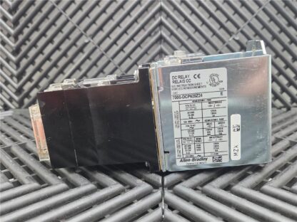 Allen-Bradley 700S-DCP620Z24 Ser E, Safety Control Relay - Used - Image 4
